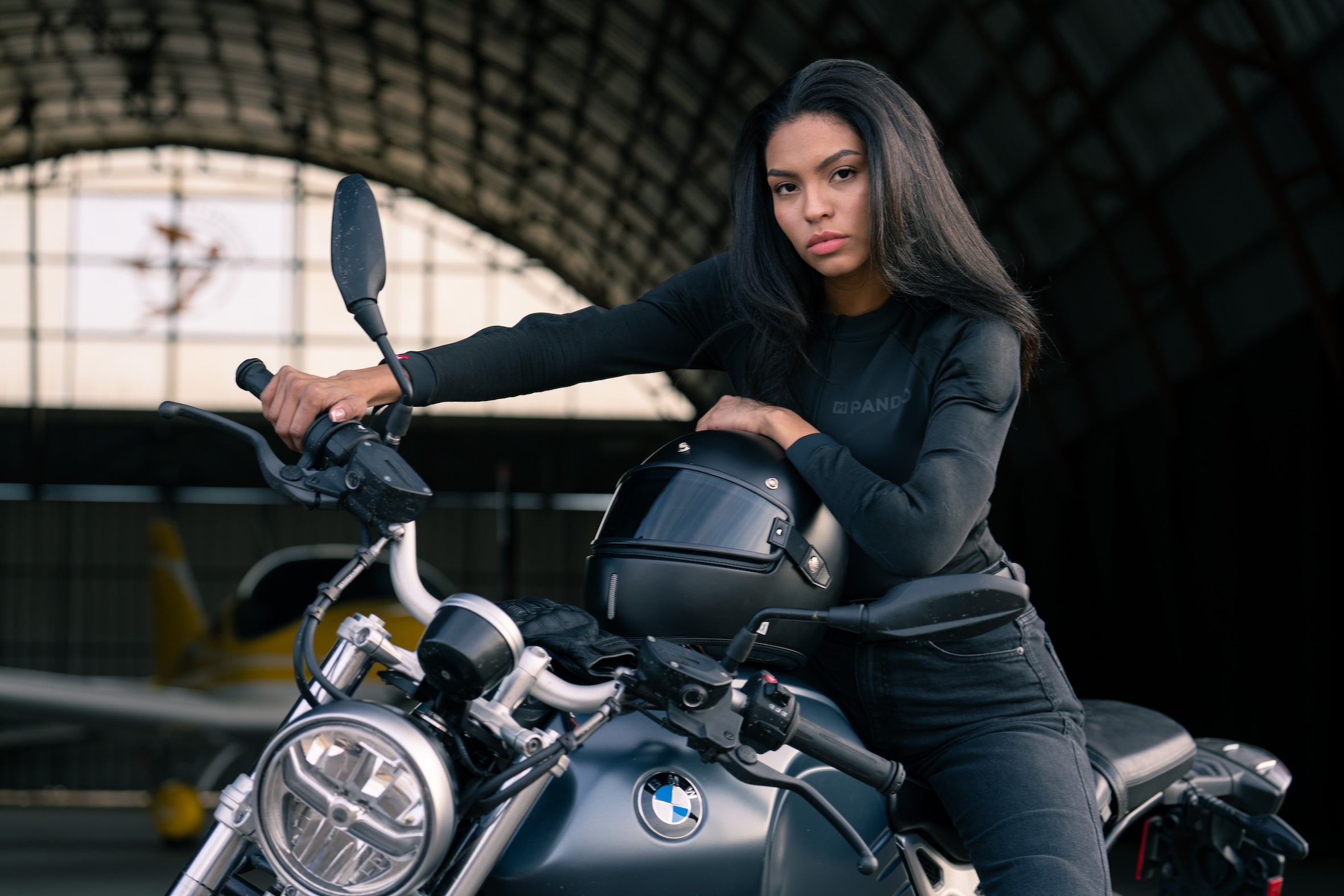 SHELL WW BLACK 02 – Lady Armored Motorcycle Baselayer / Body